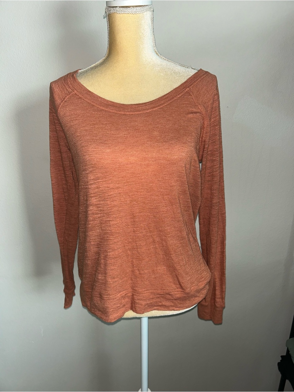 NWT Chaser Women’s Long Sleeve Lightweight Scoop Neck Top - Rust Sz S